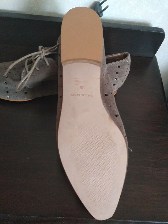 Zapatos de ante con cordones perforaciones en piel