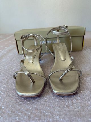 Sandalias de tacón doradas talla 38
