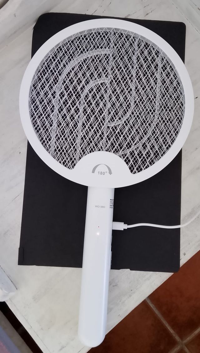 Raqueta Eléctrica Mata Mosquitos 4000V