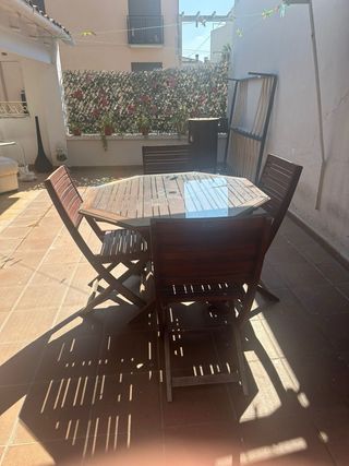 Mesa de terraza de madera y cristal