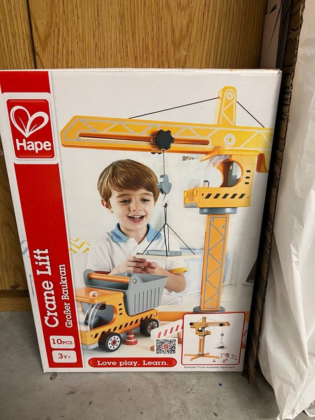 Grúa de madera Hape Crane Lift de segunda mano por 23 EUR en La