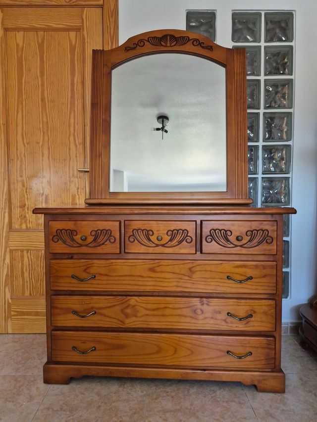 Cama de madera con mesitas de noche