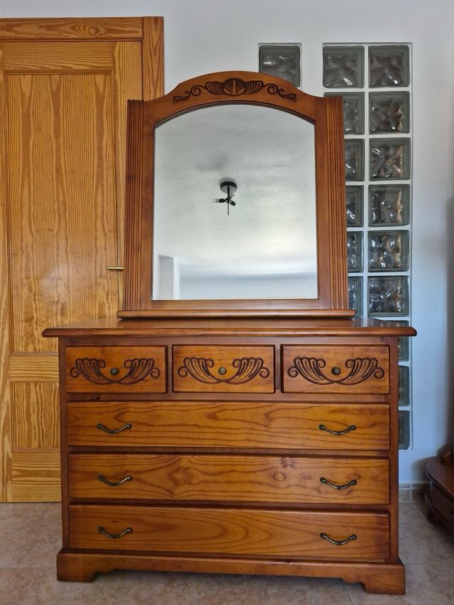 Cama de madera con mesitas de noche