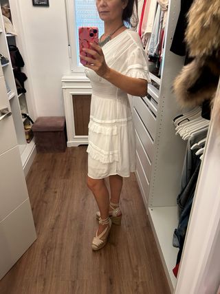 Vestido blanco con volantes