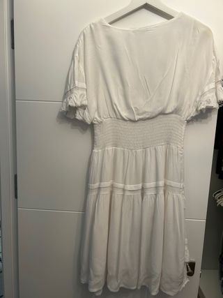 Vestido blanco con volantes