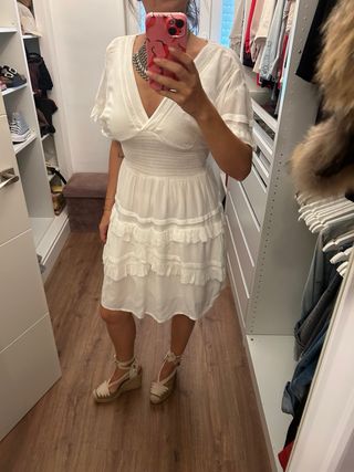 Vestido blanco con volantes