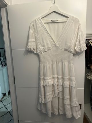 Vestido blanco con volantes