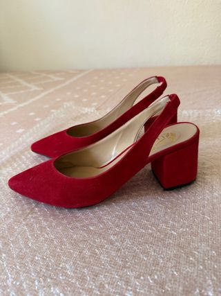 Zapatos de tacón rojos
Usados una vez- Talla 38