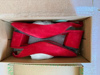 Zapatos de tacón rojos
Usados una vez- Talla 38