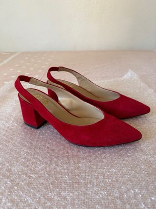 Zapatos de tacón rojos
Usados una vez- Talla 38