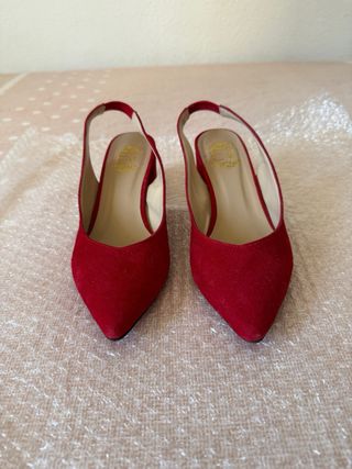 Zapatos de tacón rojos
Usados una vez- Talla 38