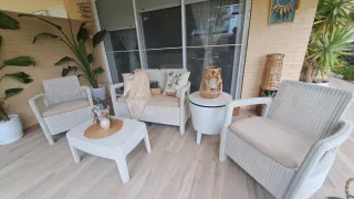 Mesa y sillas de exterior de ratán
