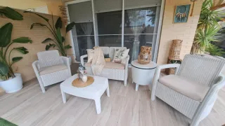 Mesa y sillas de exterior de ratán