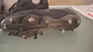 Botas de fútbol negras