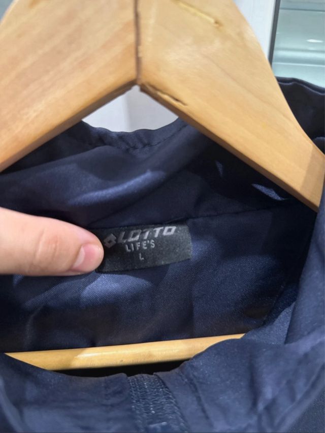 Conjunto deportivo Lotto azul y blanco