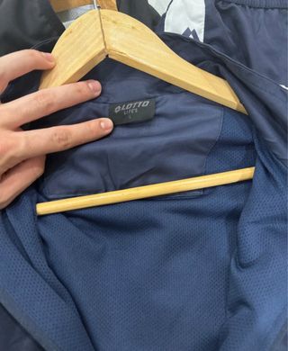 Conjunto deportivo Lotto azul y blanco