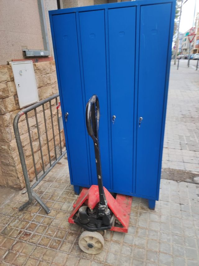 Taquillas metálicas azules para trabajadores