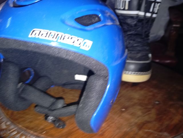 Casco de esquí azul