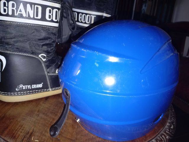 Casco de esquí azul