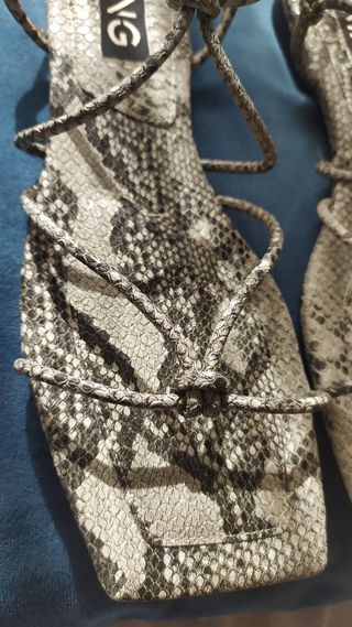 Sandalias planas Mango piel serpiente