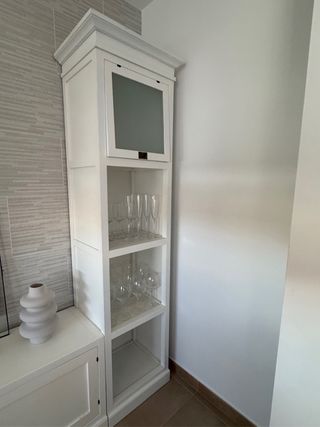 Vitrina de cristal y madera