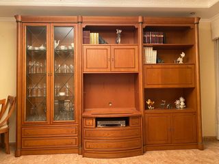 Mueble de salón madera y cristal