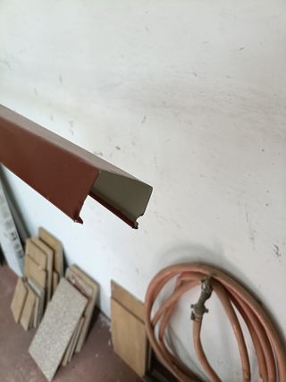 Terminación superior techo panel sándwich
