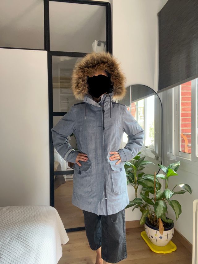 Parka Helly Hansen Gris con Capucha