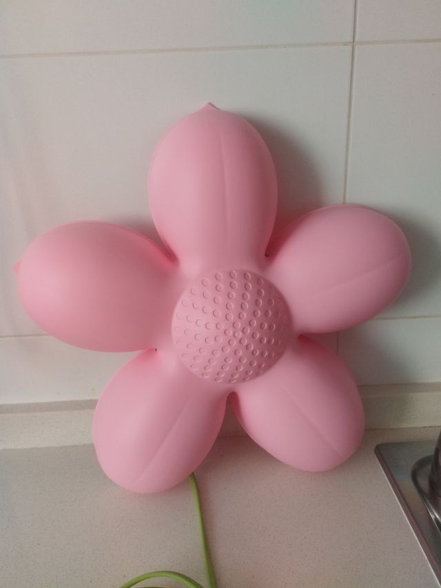 Lámpara flor rosa con cable verde