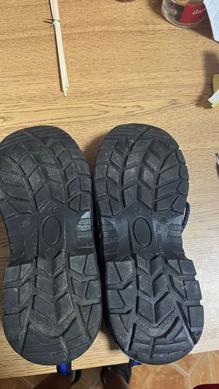 Zapatos de seguridad negros y azules