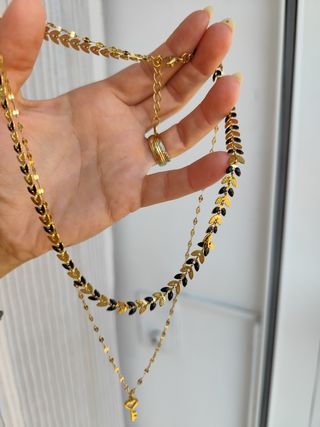 Collar de acero dorado y negro