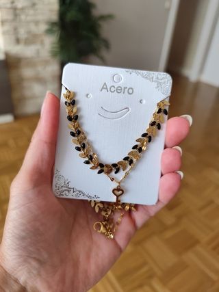 Collar de acero dorado y negro