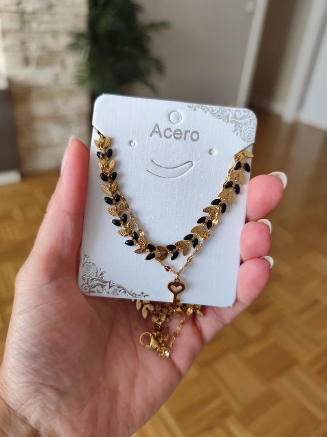 Collar de acero dorado y negro