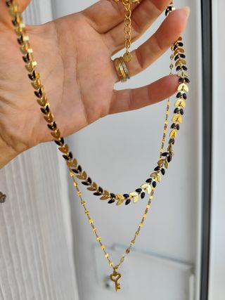 Collar de acero dorado y negro