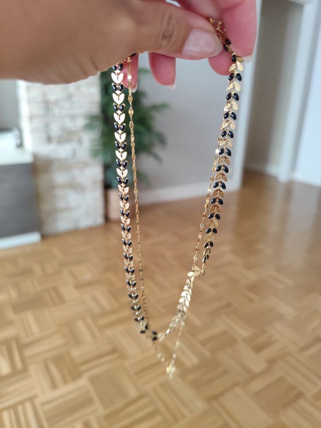 Collar de acero dorado y negro