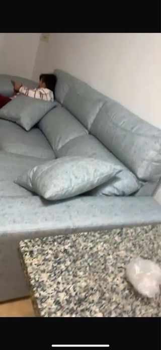 Sofá 3 plazas con chaiselongue y 2 puffs