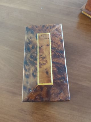 Caja de madera decorativa