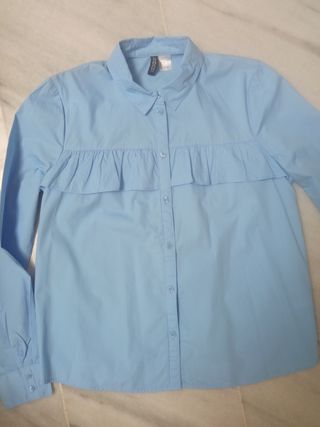 Blusa H&M azul claro con volantes
