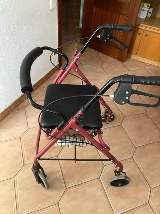 Andador con frenos y asiento
