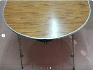 Tavolo pieghevole in legno e metallo