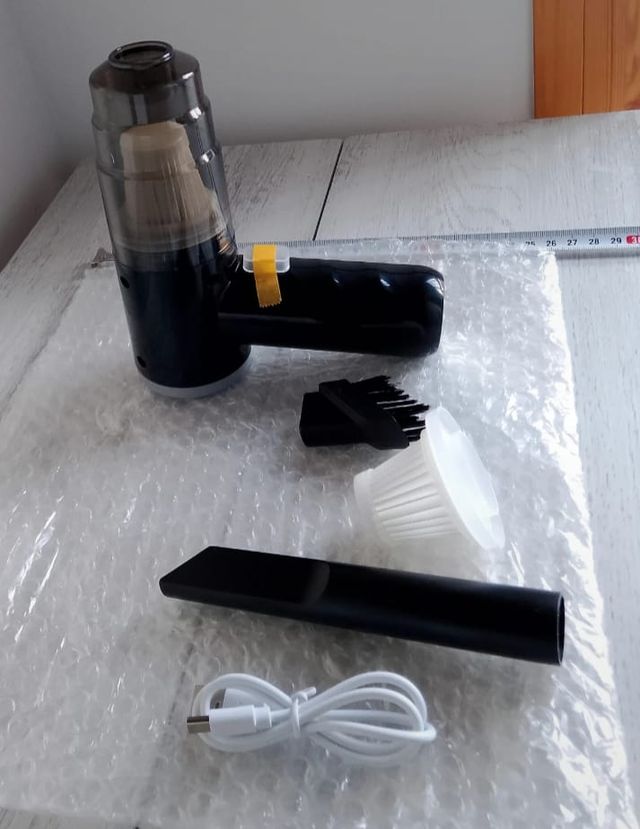 Aspiradora de mano inalámbrica negra