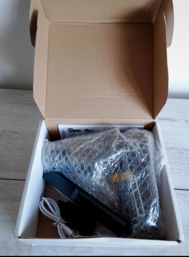 Aspiradora de mano inalámbrica negra