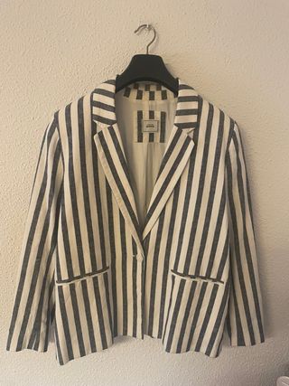 Blazer Pimkie rayas blanco y negro