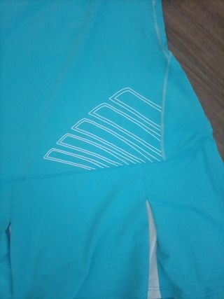 Vestido deportivo azul y blanco