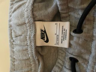 Pantalón Nike Tech Gris