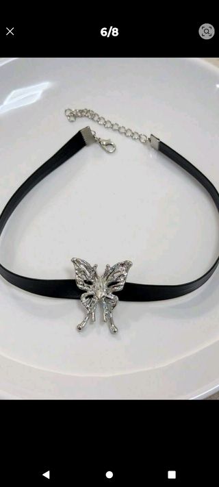 Gargantilla negra con mariposa plateada