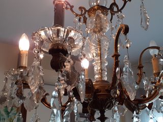 Lámpara de araña antigua de cristal