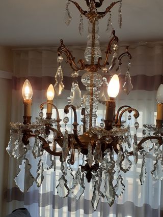 Lámpara de araña antigua de cristal