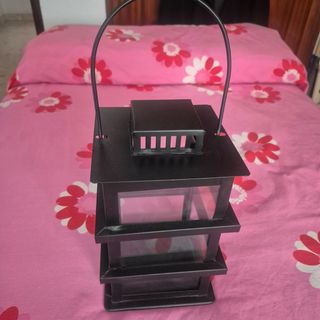 Farol de metal y cristal negro