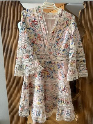 Vestido corto floral con encaje talla M